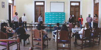 Premios a los concursos por el día de la Primavera y el Estudiante