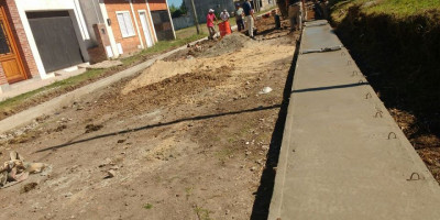 Construcción de cordón cuneta sobre calle Ituzaingo